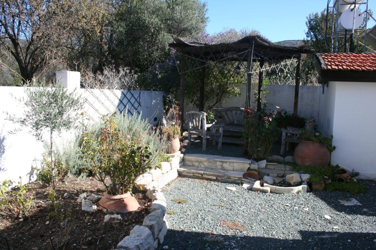 The Spidaki Hotel Lania Exterior photo