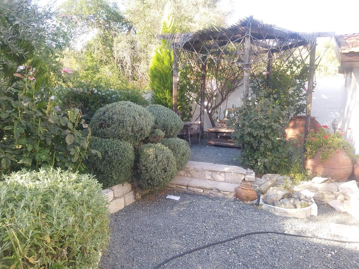 The Spidaki Hotel Lania Exterior photo